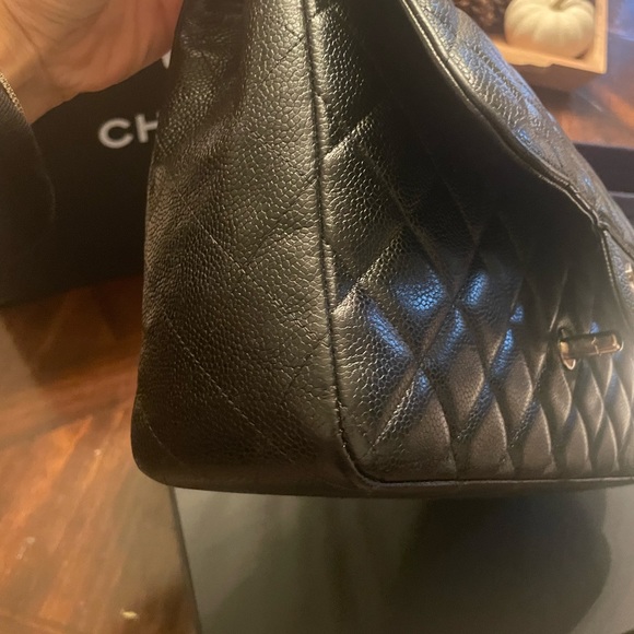 Caviar Jumbo Single Flap with Silver hardware - Picture 5 of 9
